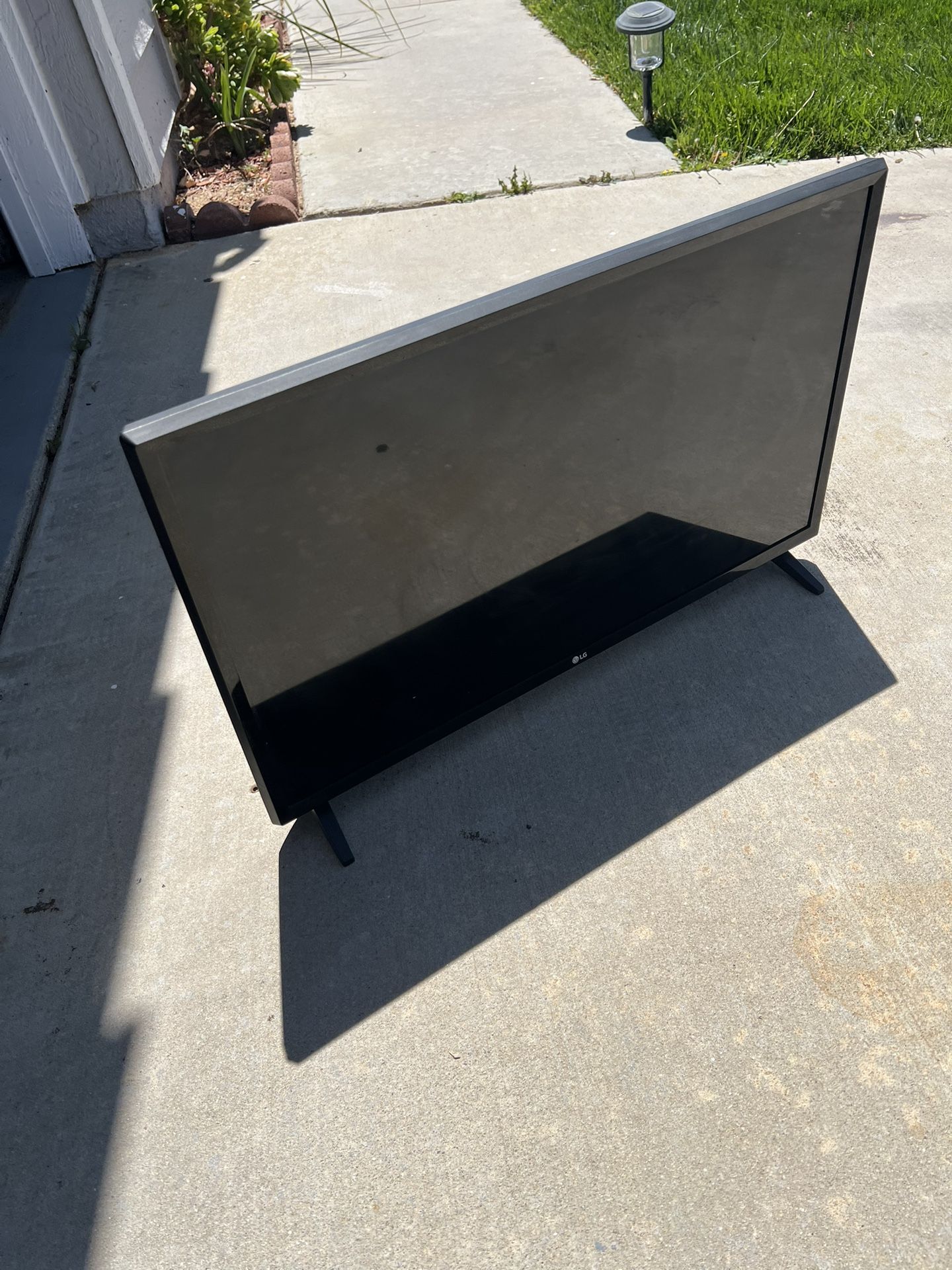 32 Inch LG Smart Tv
