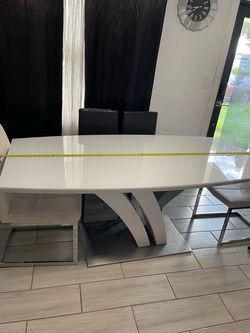 Modern White Gloss Dining Table/Mesa de Comedor Moderna de Diseño Arquitectónico (Color Blanco Alto Brillo / Chrome) – Solo Mesa