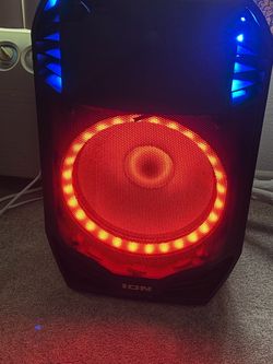 Ion pathfinder speaker 🔈 500 watt no remote small crack