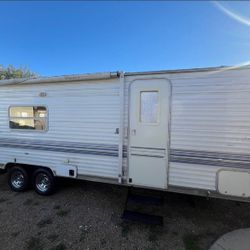 2004 Nomad RV 26 Foot Slide Out