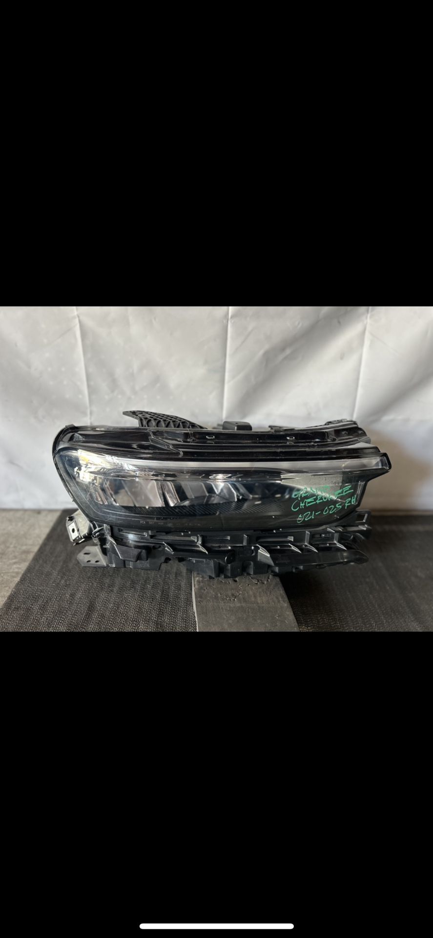 2021-2022-2023-2024 Jeep Grand Cherokee LED Headlight Right Passenger Side OEM
