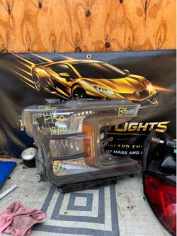 Ford F150 RIGHT USED OEM HEADLIGHT (2018-2020)