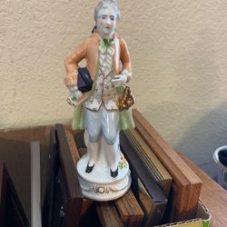 GENUINE 1940 PORCELAIN FIGURINE