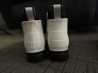 Size 5 Ugg ashton Chelsea Leather Boots 