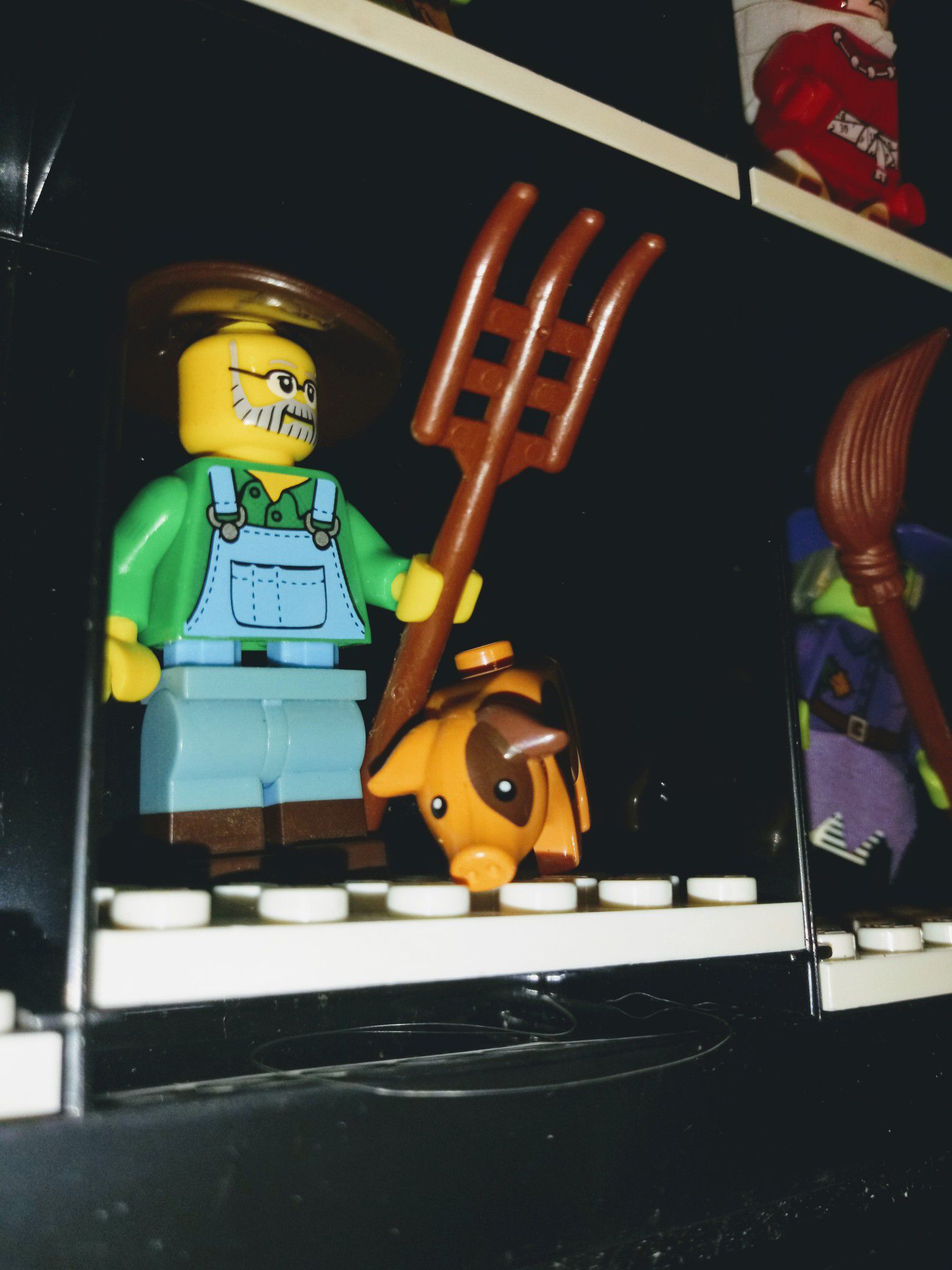 LEGO FARMER WITH LEGO PIG MINIFIGURES