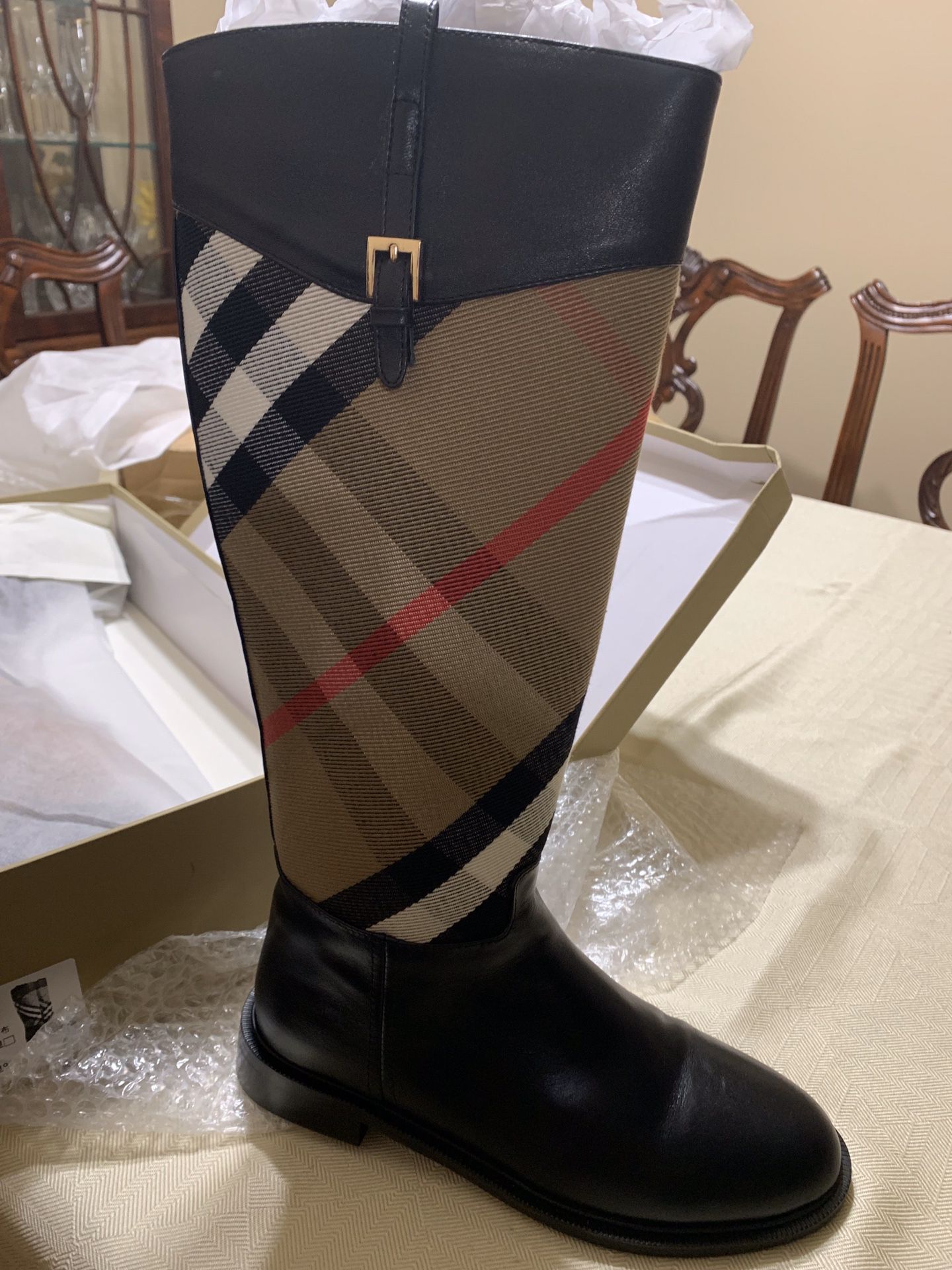 Burberry Boots size 7,7 1/2