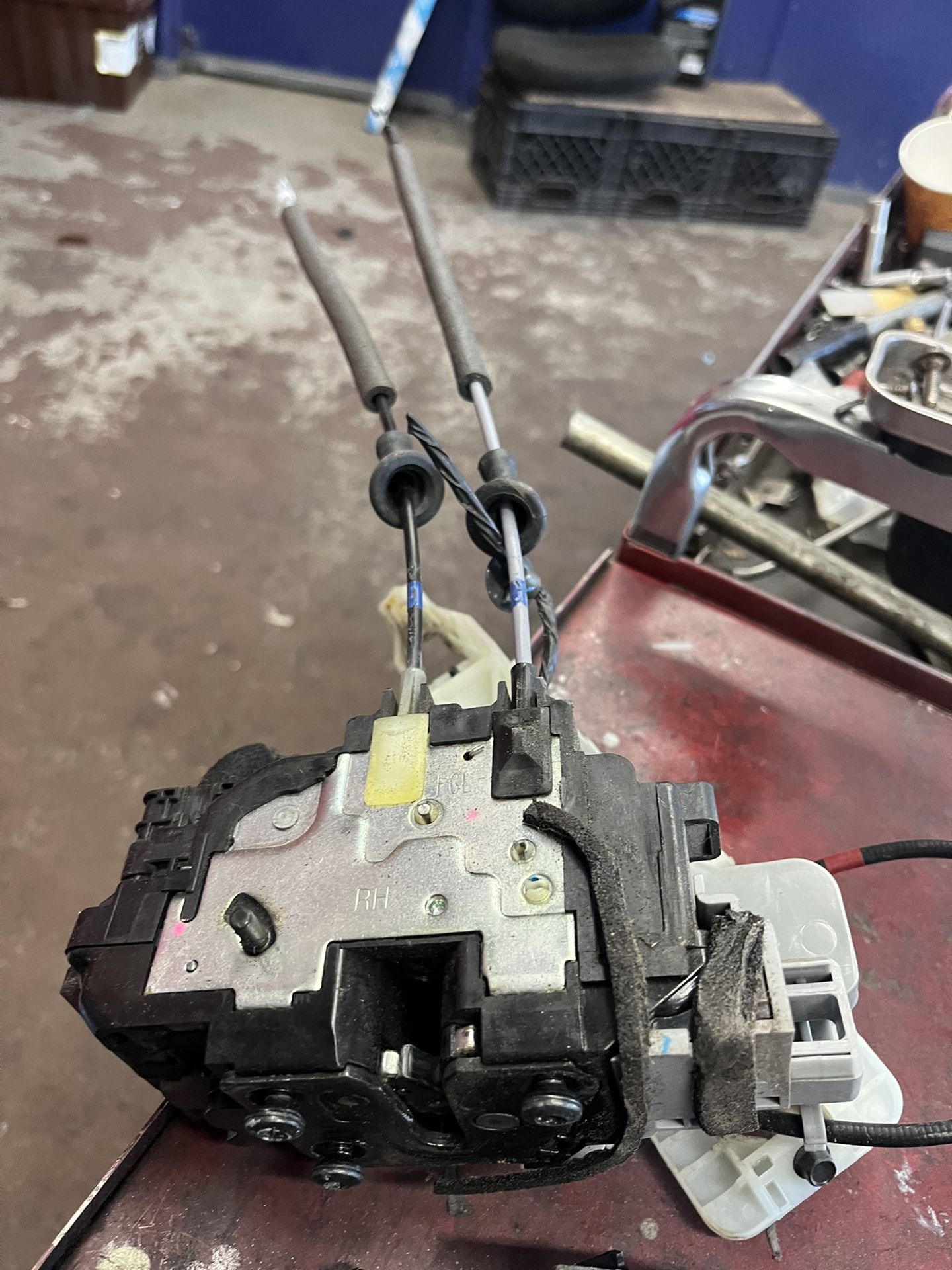 Door Latch 2010 Hyundai Elantra