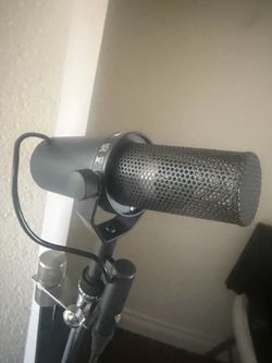 Shure SM7B Dynamic Broadcast Microphone new
