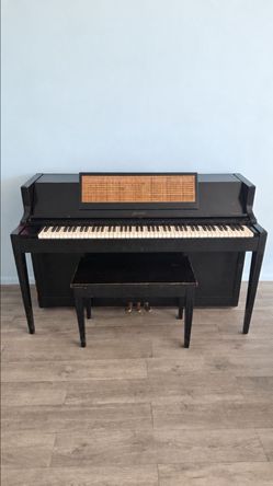 🚚 Free Piano – Delivery Only