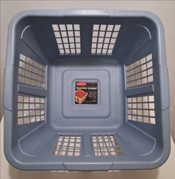Rubbermaid laundry basket