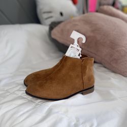 Girls brown boots