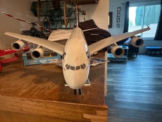 Airbus a380 model plane