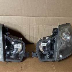 2003-2007 Cadillac CTS Headlight Halogen Driver Side and RH Right Passenger side set