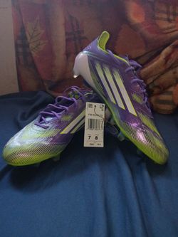Selling size 7 men 8 women soccer cleats (Cash only)