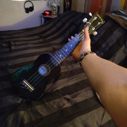 Black Diamond Head Ukulele 