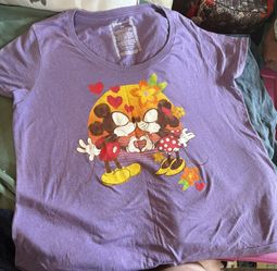 Disney Women's Mickey Mouse & Minnie Mouse Kissing Purple Short Sleeve Shirt XXL