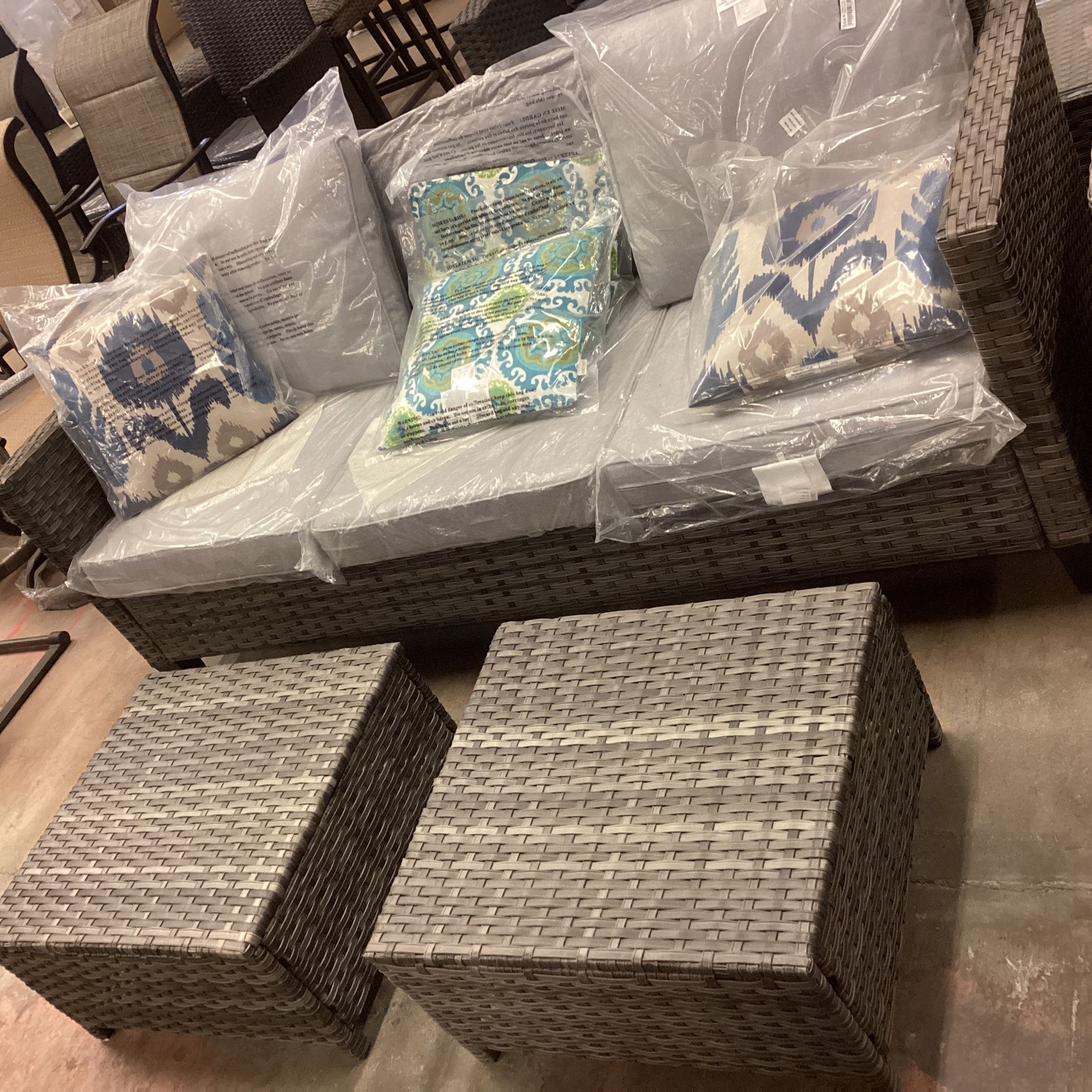 Ovios New Vultros Gray 3-Piece Wicker Outdoor Lounge Chair with Blue Cushions and 2 Ottomans