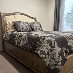 *Price Drop* Queen Bed with boxspring