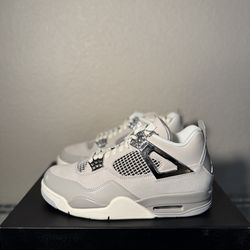 Size 10 women’s frozen moments Jordan 4