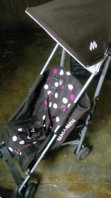 Limited Edition GAP Maclaren Quest Stroller W/ Universal Organizer