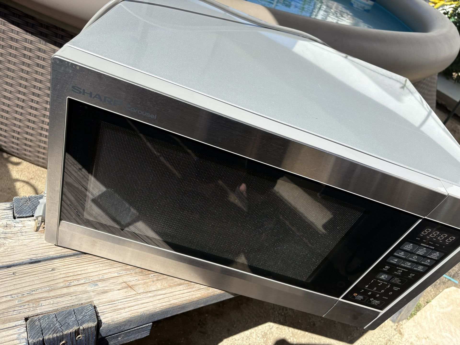 Large Sharp Microwave