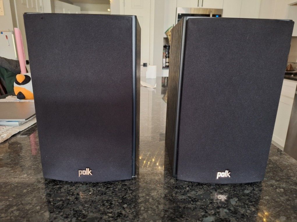 Polk T15 Bookshelf Speakers, Black (Pair)
