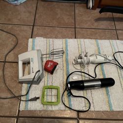 4 miscellaneous kitchen items