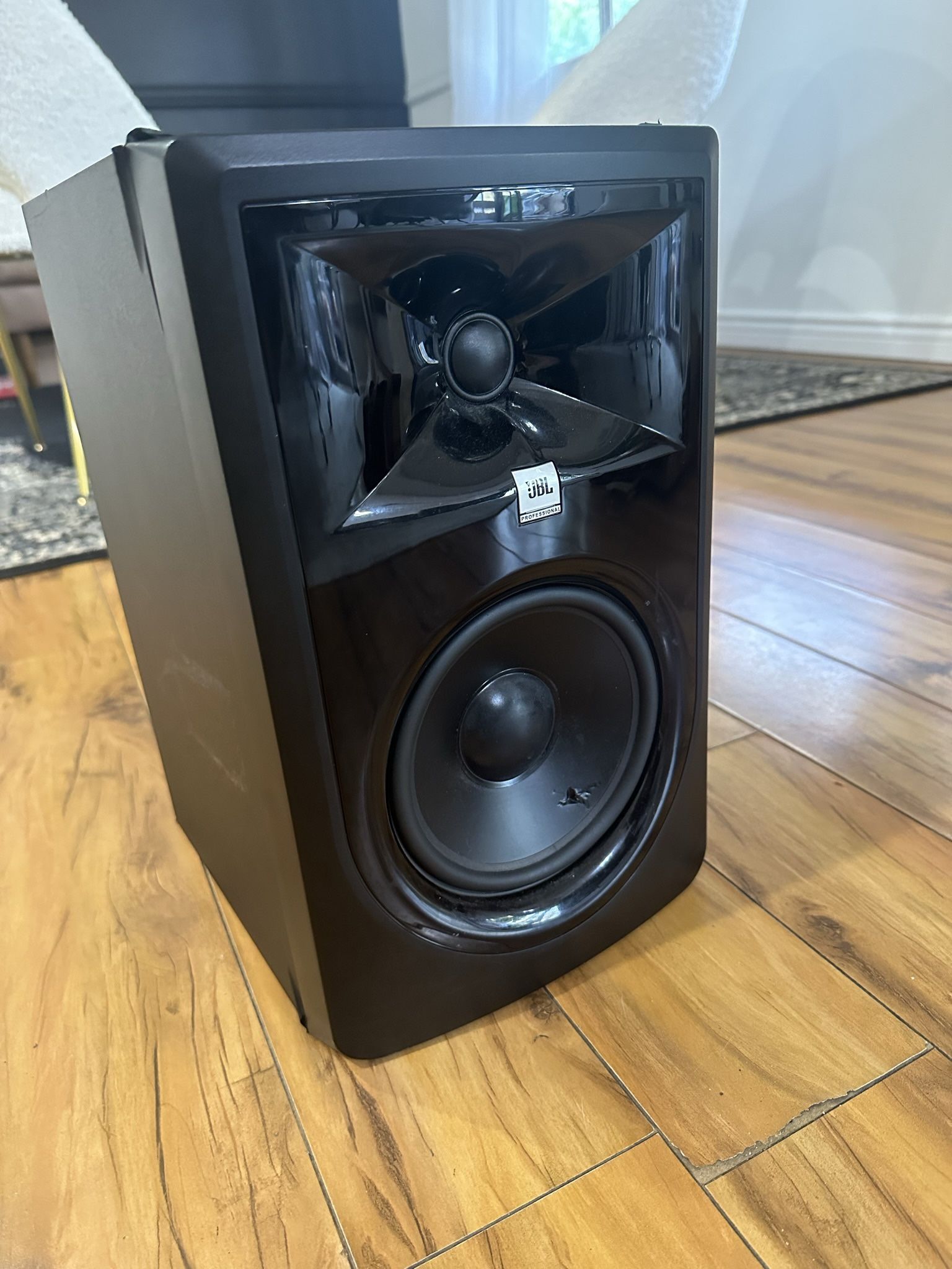 JBL 306p Mk2