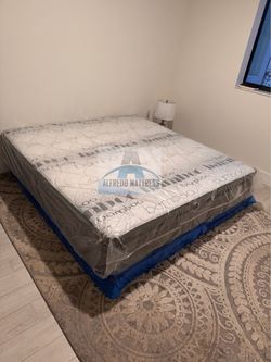 King mattress pillow top and box spring set (2pc - brand new)
