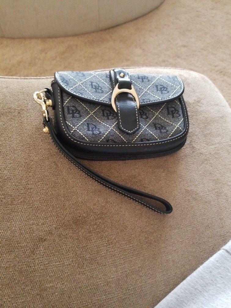 Dooney&bourke Wristlet