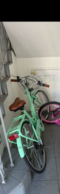 Green cruiser bike w basket