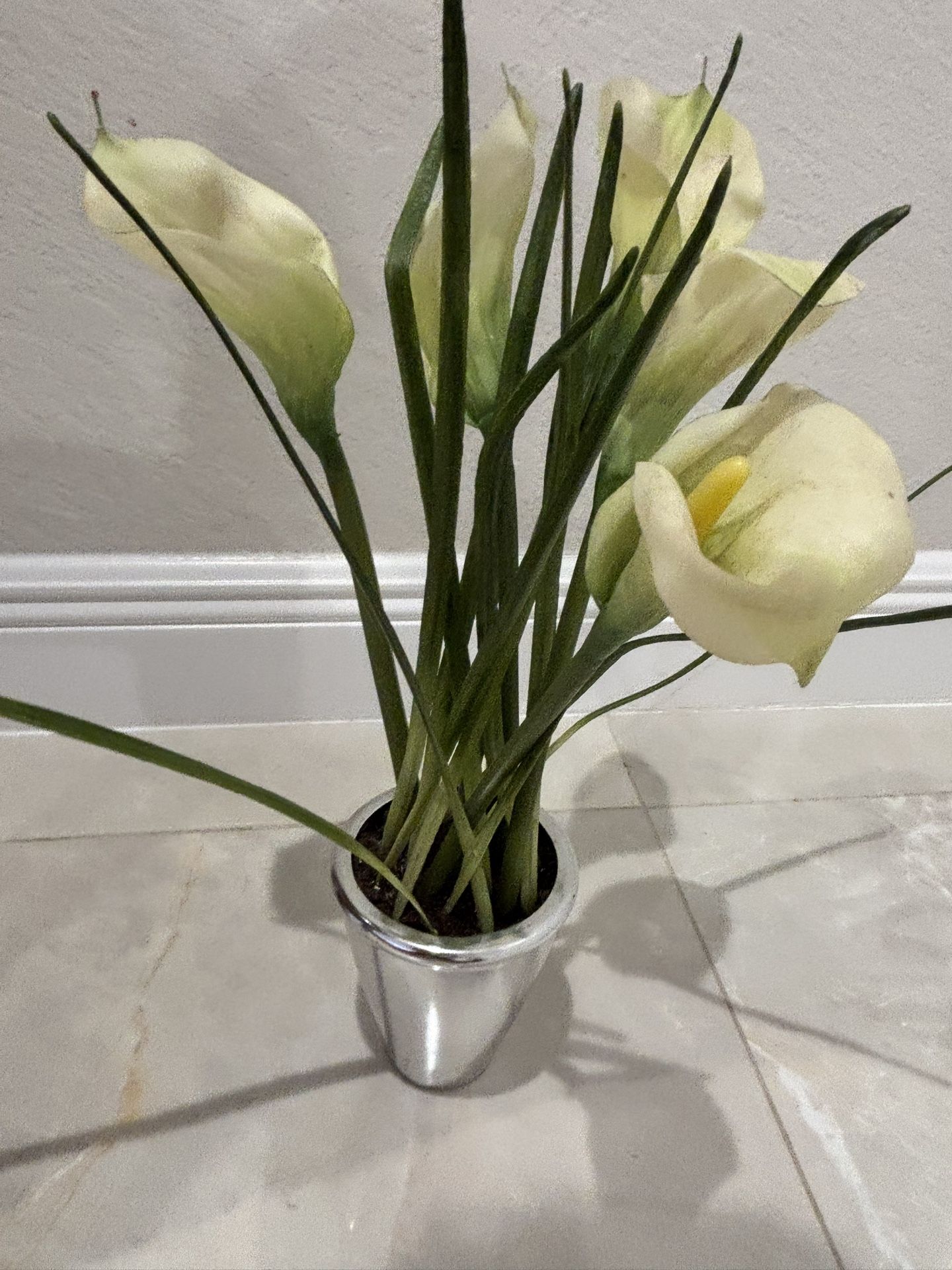 Artificial Calla Lily Arrangement in Silver Pot – Elegant Home Décor