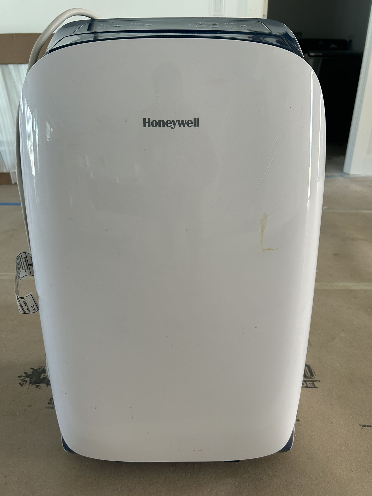 10,000 BTU Honeywell Portable Air Conditioner with Dehumidifier & Fan
