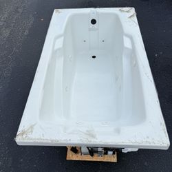 Laurel Mountain Mercer III 35.625-in x 71.625-in White Acrylic Rectangle Drop-in Whirlpool and Air Bath Combination Tub (Reversible Drain)