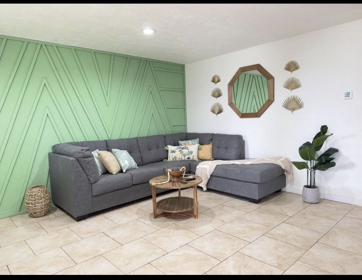 Modern Gray Sectional Sofa w/ Chaise + Pull-Out Bed