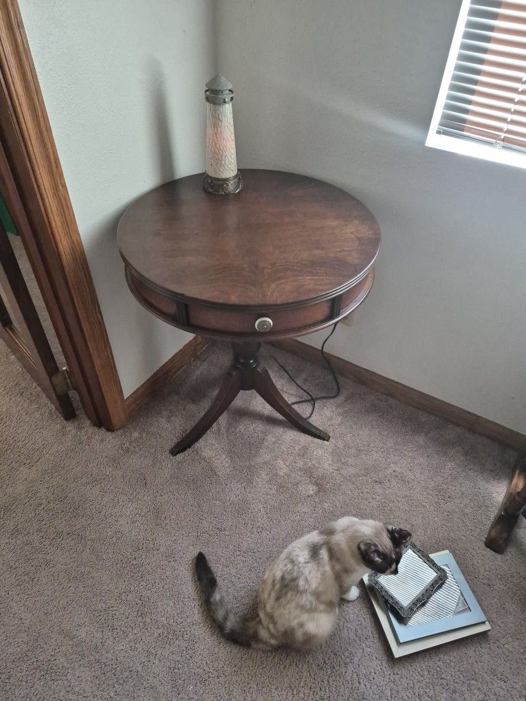 Antique Round Table W/drawer