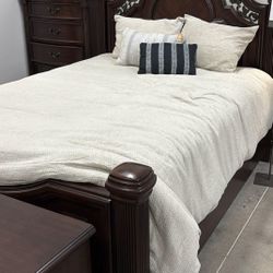 🔥 Ashley Solid Wood Bedroom Set 🔥