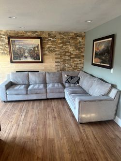 FREE DELIVERY🚚 Macy’s Modern 4-Piece Sectional Sofa