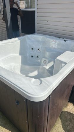 Nice spa I’m moving and just want it gone. Everything works!!