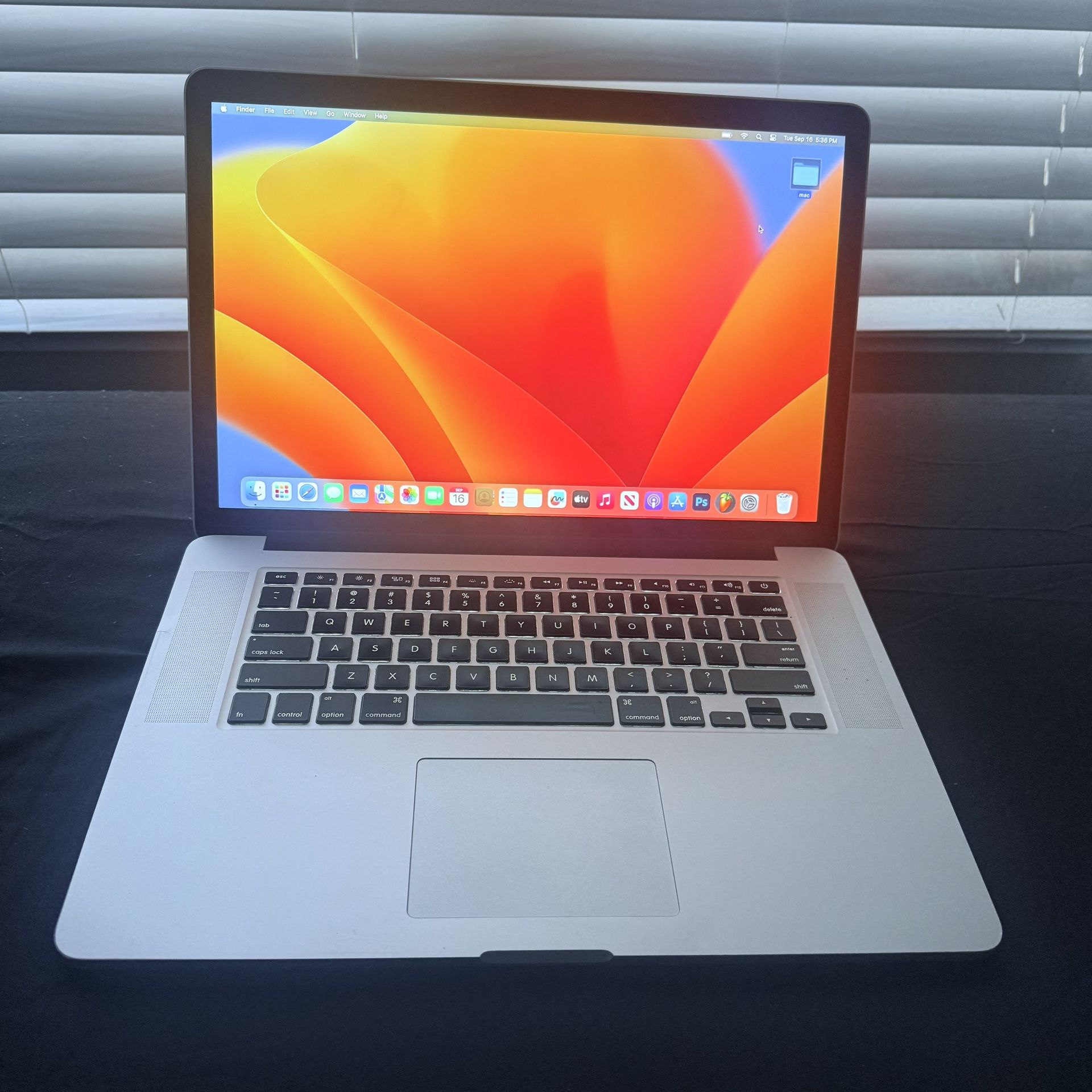 15” Retina MacBook Pro i7