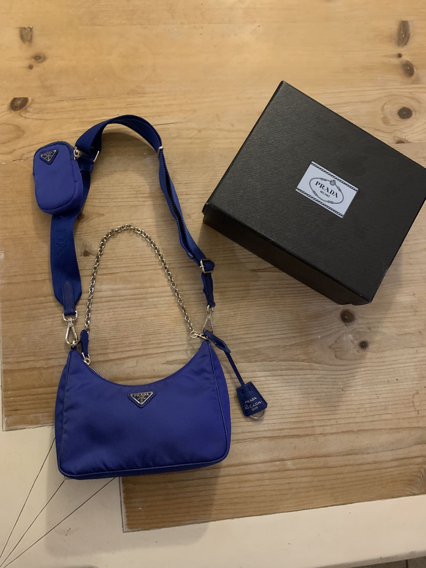 MEETUP PORTER RANCH 91326- AUTHENTIC PRADA CROSSBODY BAG IN EXCELLENT CONDITION