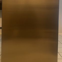 Upright Freezer with Lock