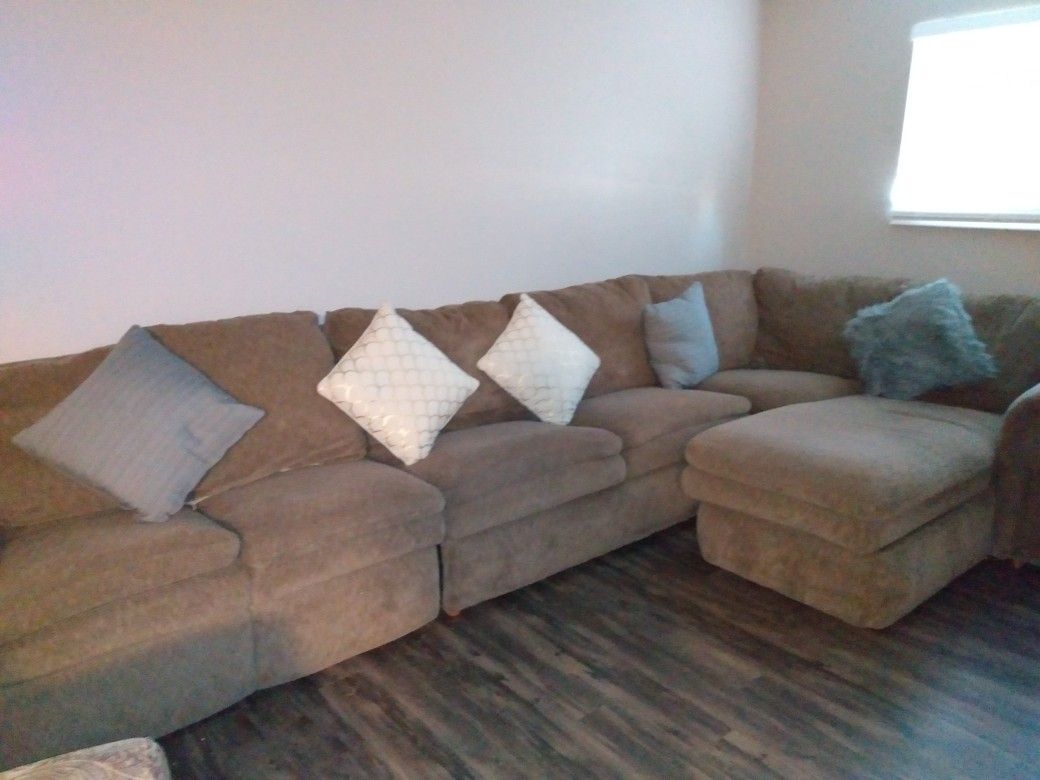 Beautiful Sectional w sleeper & reclining chair!!!!!!