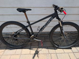 Specialized rockhopper medium mountain bike