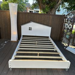 Lapday Full Size Wood Platform Bed Frame with with House-Shaped Headboard