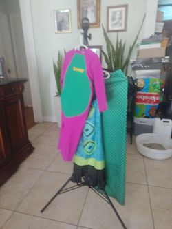 Falda size M /bestido para niña Size 14/16 Barney para niño de 16 meses $10