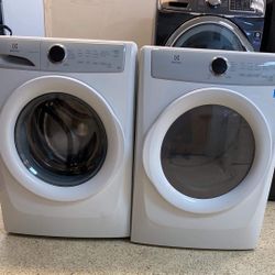 Electrolux Washer And Gas Dryer Set For $745