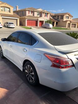 Nissan Altima Sedan White