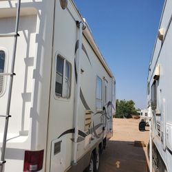 28 Foot Fifth Wheel Pop Out Year 2000