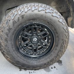  Nitro Fuel Off Road  wrapped  285/70/17  wild peak falken 